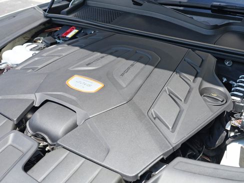 Used 2023 Porsche Cayenne GTS AWD/4WD image 9