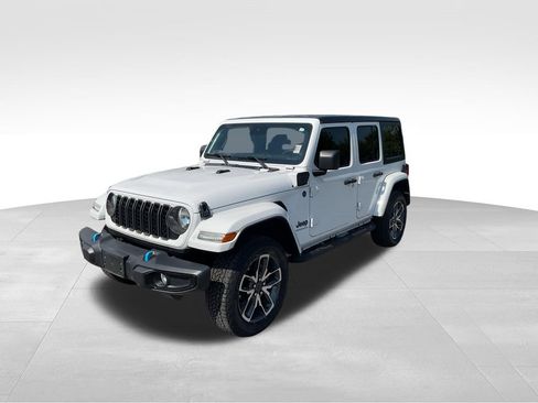 Used 2024 Jeep Wrangler Unlimited w/ Convenience Group AWD/4WD image 4