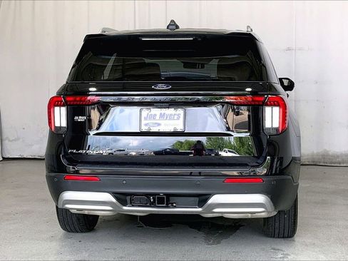 Used 2025 Ford Explorer Platinum RWD image 3