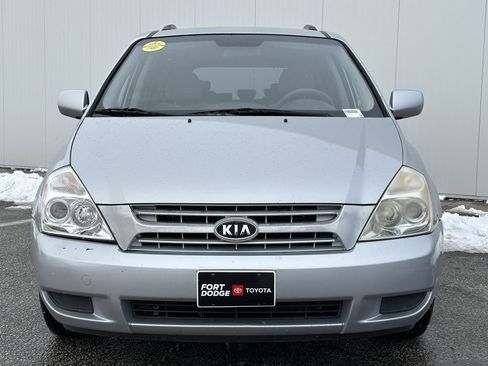 Used 2010 Kia Sedona LX image 7