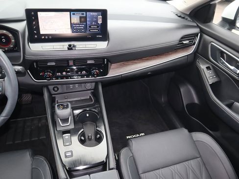 Used 2024 Nissan Rogue Platinum w/ Platinum Premium Package image 12