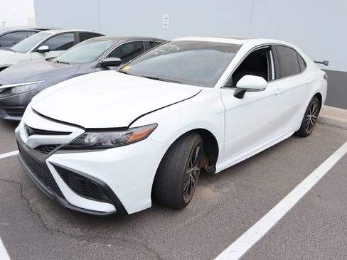 Used 2024 Toyota Camry SE w/ Audio Upgrade Package FWD image 3