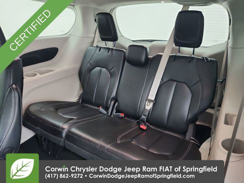 Certified 2023 Chrysler Pacifica Touring-L image 31