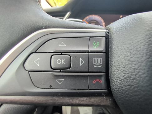 Used 2023 Jeep Grand Cherokee Limited AWD/4WD image 17