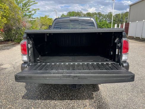 Used 2022 Toyota Tacoma TRD Sport AWD/4WD image 15