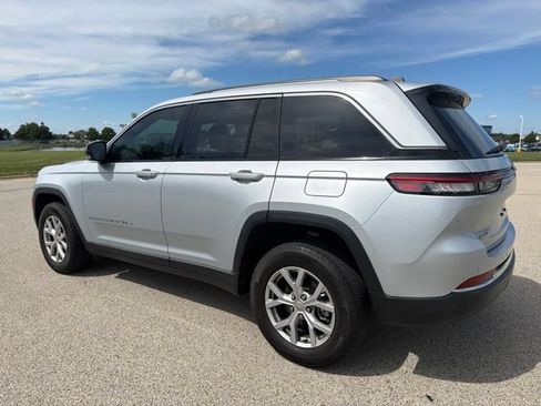 Used 2022 Jeep Grand Cherokee Limited AWD/4WD image 2