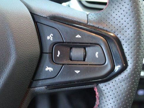 Used 2025 Chevrolet Trax RS w/ Sunroof Package FWD image 15