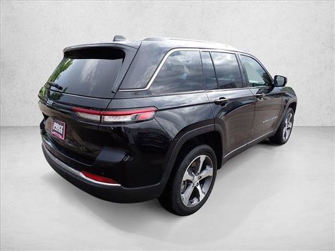 Used 2023 Jeep Grand Cherokee 4WD 4xe image 4