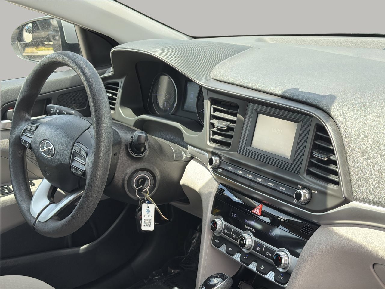 Used 2020 Hyundai Elantra SE FWD image 11