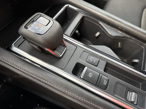 Used 2025 Nissan Pathfinder SV FWD image 21