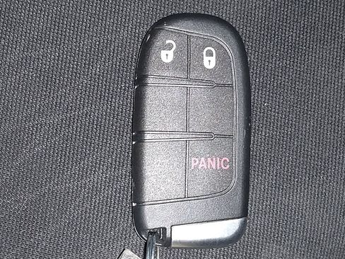 Used 2020 Dodge Durango SXT image 32