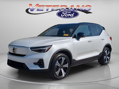 Used 2023 Volvo XC40 Recharge Plus image 1