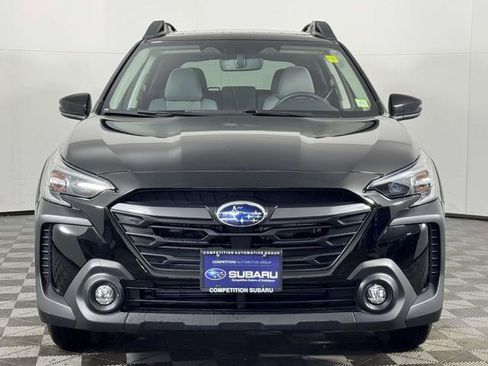Used 2025 Subaru Outback Premium image 6