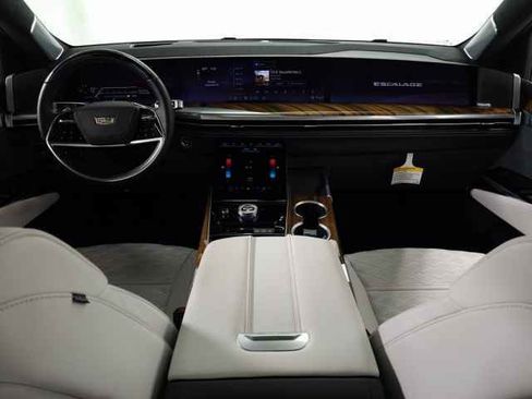 Certified 2025 Cadillac Escalade Sport Platinum image 16
