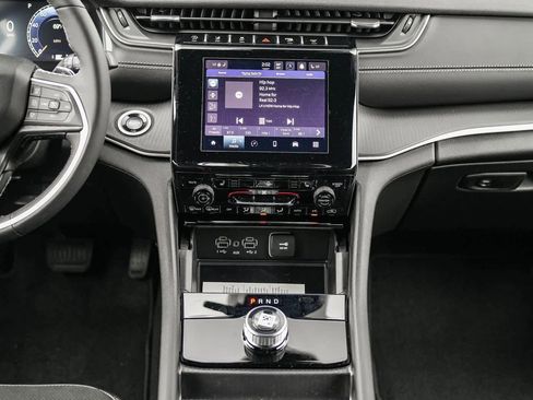 New 2025 Jeep Grand Cherokee L Altitude image 15