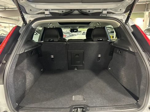 Certified 2025 Volvo XC40 B5 Core image 27