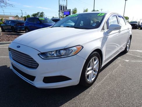 Used 2015 Ford Fusion SE image 8
