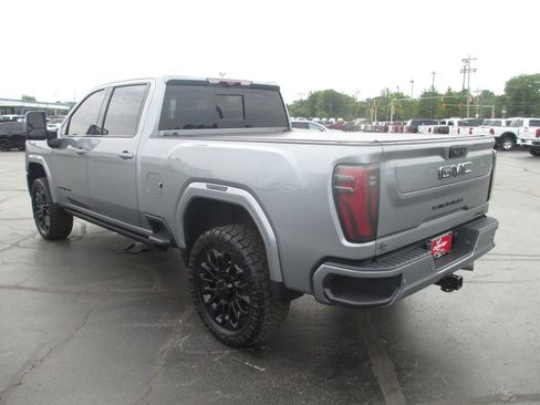 Used 2024 GMC Sierra 2500 AT4 w/ AT4 Premium Plus Package AWD/4WD image 11