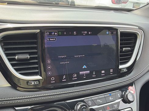 Used 2025 Chrysler Pacifica Limited FWD image 33