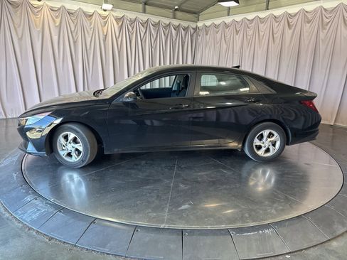 Used 2023 Hyundai Elantra SE FWD image 8