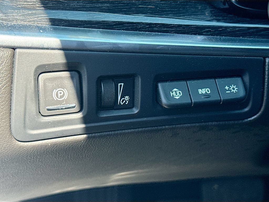 Used 2023 Cadillac XT5 Premium Luxury w/ Technology Package FWD image 11