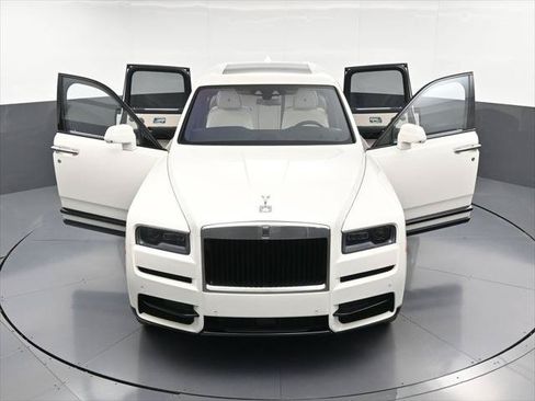 Certified 2022 Rolls-Royce Cullinan w/ Dark Exterior Package AWD/4WD image 38