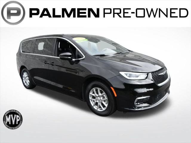 Certified 2026 Chrysler Pacifica Select FWD image 1