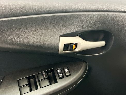 Used 2009 Toyota Corolla S image 16