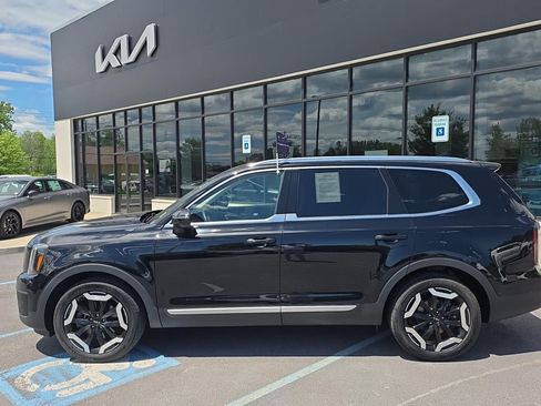 Certified 2023 Kia Telluride EX w/ EX Captain's Chair Package AWD/4WD image 2