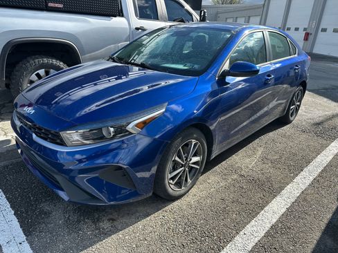 Used 2023 Kia Forte LXS image 1