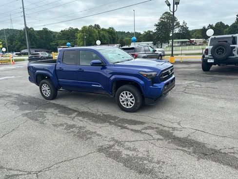 Used 2025 Toyota Tacoma SR5 RWD image 5