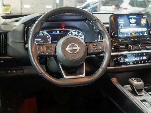 Used 2024 Nissan Pathfinder SL AWD/4WD image 15