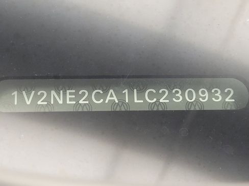 Used 2020 Volkswagen Atlas Cross Sport SEL Premium image 33