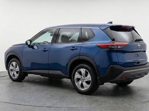 Used 2025 Nissan Rogue SV AWD/4WD image 6