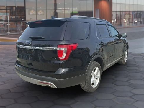 Used 2017 Ford Explorer XLT w/ Equipment Group 202A AWD/4WD image 12
