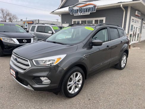 Used 2018 Ford Escape SE image 1