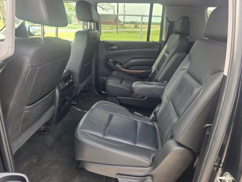 Used 2018 Chevrolet Suburban Premier image 12