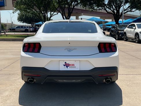 Used 2024 Ford Mustang Coupe RWD image 5