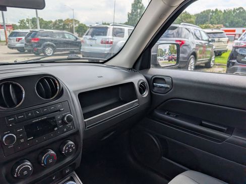 Used 2011 Jeep Patriot Latitude FWD image 22
