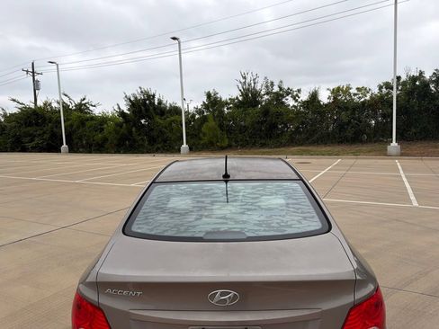 Used 2014 Hyundai Accent GLS FWD image 4
