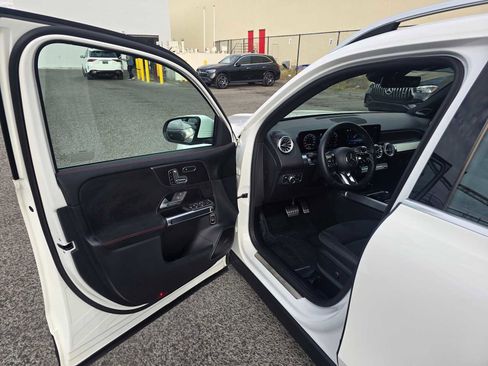 Used 2025 Mercedes-Benz GLB 35 AMG AMG GLB 35 image 22