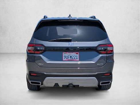 Used 2025 Honda Pilot Elite image 7