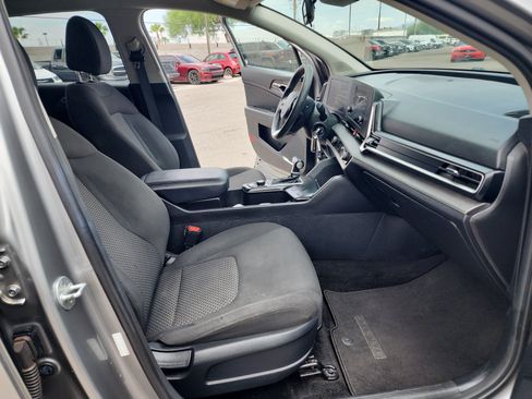 Used 2023 Kia Sportage LX FWD image 29