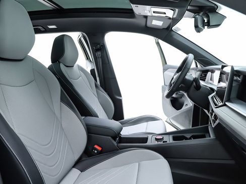 New 2026 Volkswagen Tiguan SE R-Line FWD image 75