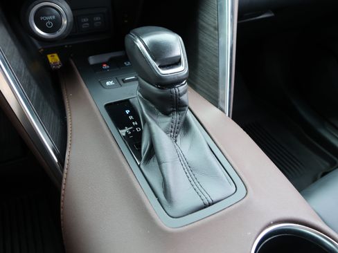 Used 2023 Toyota Venza XLE AWD/4WD image 30