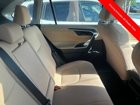 Used 2021 Toyota RAV4 LE FWD image 4