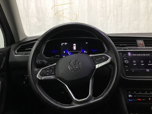 Used 2023 Volkswagen Tiguan SE AWD/4WD image 30