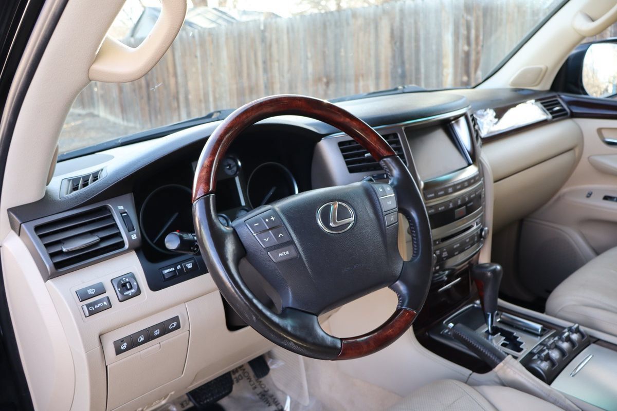 Used 2011 Lexus LX 570 4WD w/ Luxury Pkg image 15