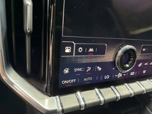 Used 2025 GMC Acadia Elevation image 35