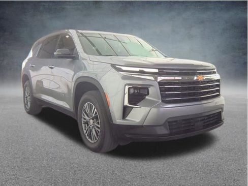 Used 2024 Chevrolet Traverse LT FWD image 4